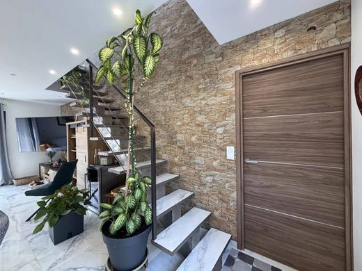 Luxus-Haus in Latour-Bas-Elne, Pyrénées-Orientales