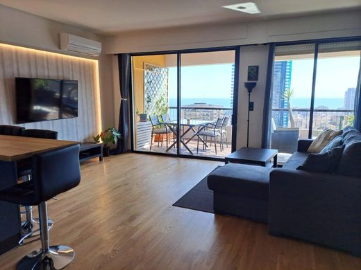 Apartment / Etagenwohnung in Beausoleil, Alpes-Maritimes