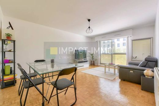 Apartment / Etagenwohnung in Courbevoie, Hauts-de-Seine