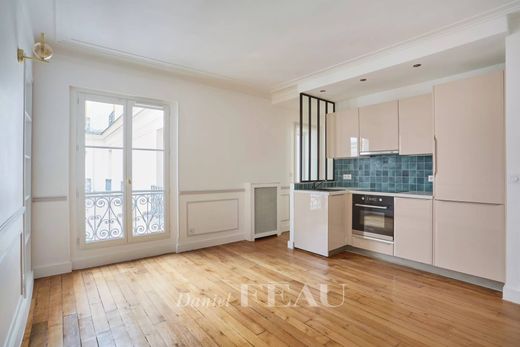 Apartment in Saint-Germain, Odéon, Monnaie, Paris