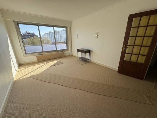 Apartment / Etagenwohnung in Buttes-Chaumont, Villette, Bas Belleville, Paris