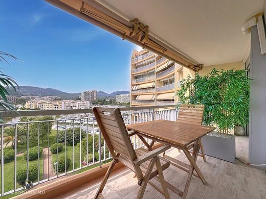 Apartment in Mandelieu-la-Napoule, Alpes-Maritimes