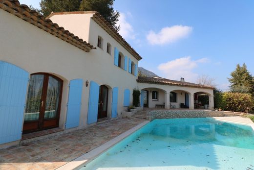 Luxury home in Châteauneuf-Villevieille, Alpes-Maritimes