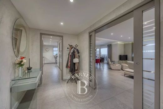 Appartamento a Prévessin-Moëns, Ain