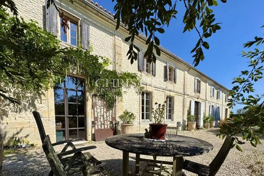 Luxury home in Vanzac, Charente-Maritime