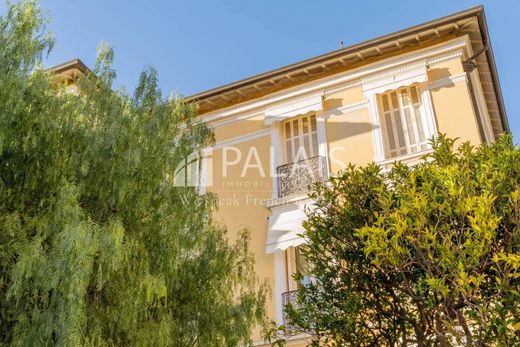 Apartment / Etagenwohnung in Beaulieu-sur-Mer, Alpes-Maritimes