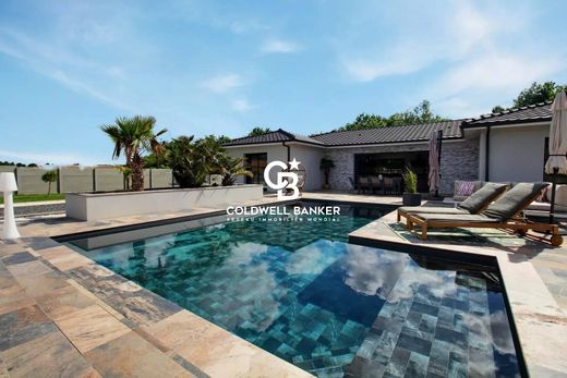 Luxury home in Cissac-Médoc, Gironde