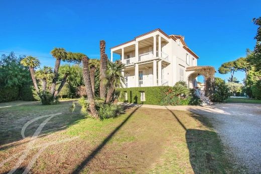 Antibes, Alpes-Maritimesのヴィラ