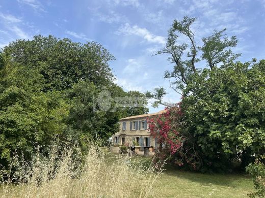 Rural or Farmhouse in Arles, Bouches-du-Rhône