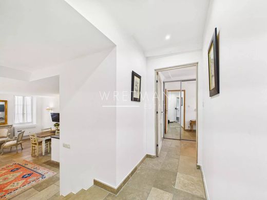 Apartment / Etagenwohnung in Cannes, Alpes-Maritimes