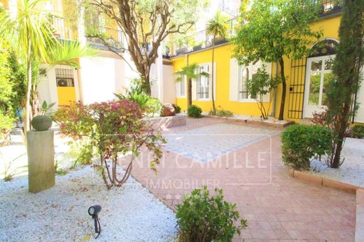 Apartment / Etagenwohnung in Cannes, Alpes-Maritimes