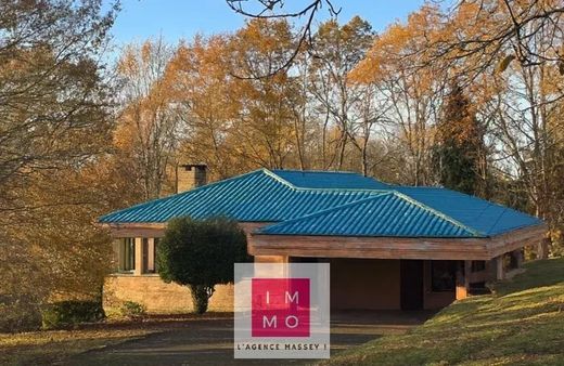 Luxe woning in Lannemezan, Hautes-Pyrénées