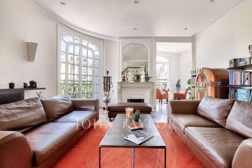 Apartment / Etagenwohnung in Champs-Elysées, Madeleine, Triangle d’or, Paris