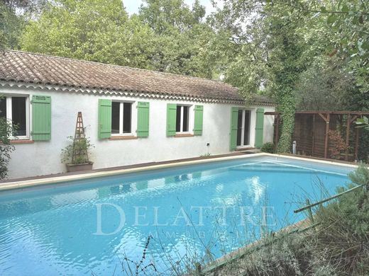 Luxe woning in Roquefort-les-Pins, Alpes-Maritimes