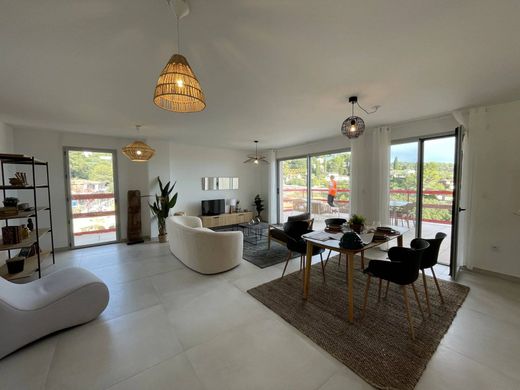 Apartment / Etagenwohnung in Le Cannet, Alpes-Maritimes