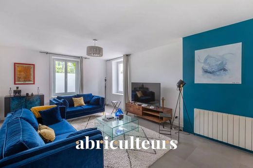 Apartment / Etagenwohnung in Collonges-au-Mont-d'Or, Rhône