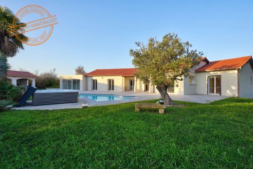 منزل ﻓﻲ Dommartin, Rhône