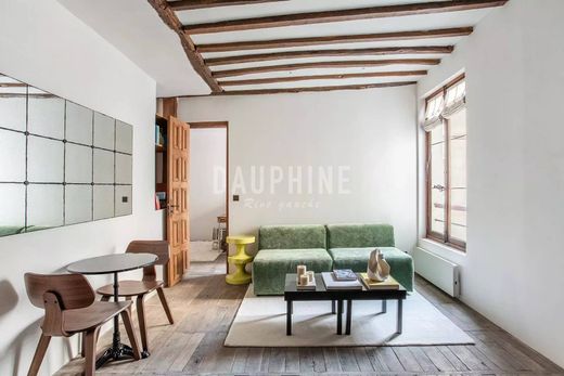 Apartment in Tour Eiffel, Invalides – Ecole Militaire, Saint-Thomas d’Aquin, Paris