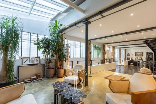 Apartment in Canal Saint Martin, Château d’Eau, Porte Saint-Denis, Paris