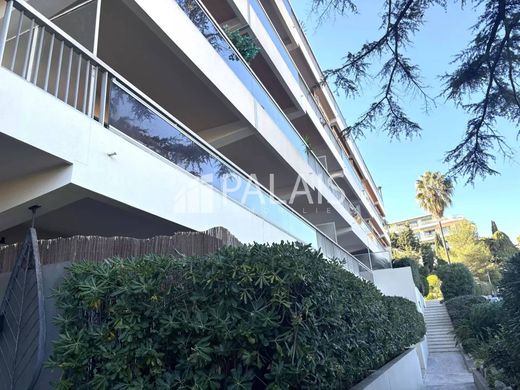 Apartment / Etagenwohnung in Nizza, Alpes-Maritimes
