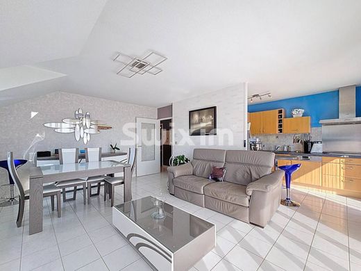 Apartment / Etagenwohnung in Gex, Ain