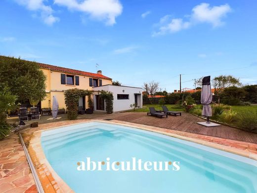 Luxury home in Saint-Hilaire-de-Chaléons, Loire-Atlantique