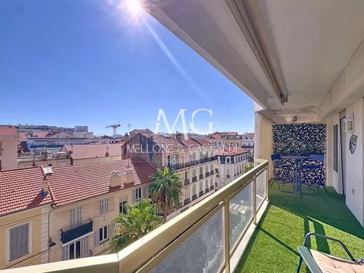 Apartment / Etagenwohnung in Cannes, Alpes-Maritimes
