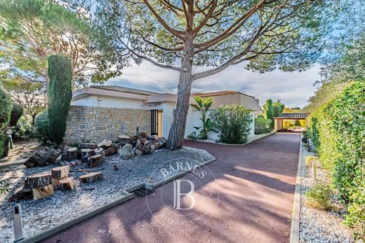 Luxe woning in Mougins, Alpes-Maritimes
