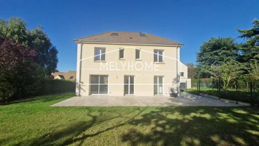 منزل ﻓﻲ Maurepas, Yvelines
