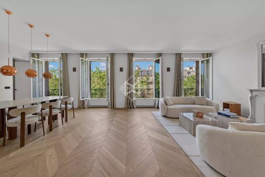 Apartment in Tour Eiffel, Invalides – Ecole Militaire, Saint-Thomas d’Aquin, Paris