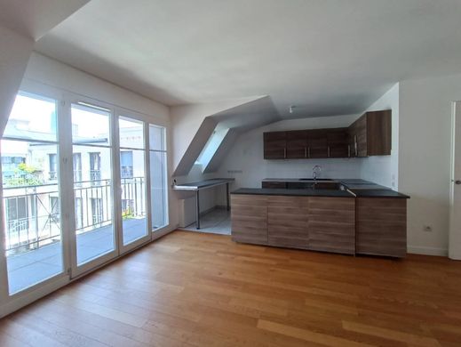 Apartment in Puteaux, Hauts-de-Seine