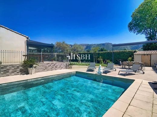 Luxury home in Taillades, Vaucluse