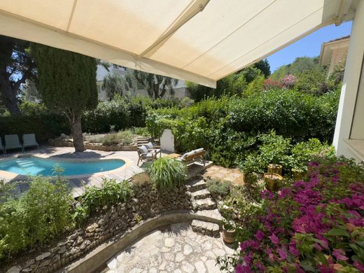 Apartment / Etagenwohnung in Cannes, Alpes-Maritimes