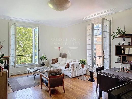 Apartment / Etagenwohnung in Tour Eiffel, Invalides – Ecole Militaire, Saint-Thomas d’Aquin, Paris