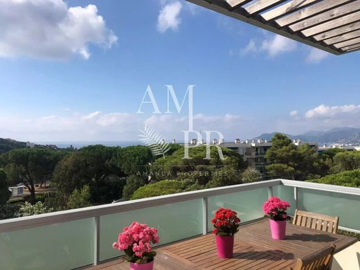 Le Cannet, Alpes-Maritimesのアパートメント