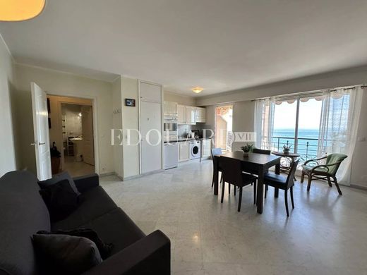 Apartment / Etagenwohnung in Menton, Alpes-Maritimes