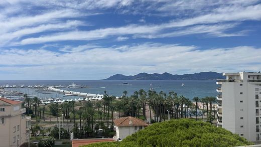Apartment / Etagenwohnung in Cannes, Alpes-Maritimes