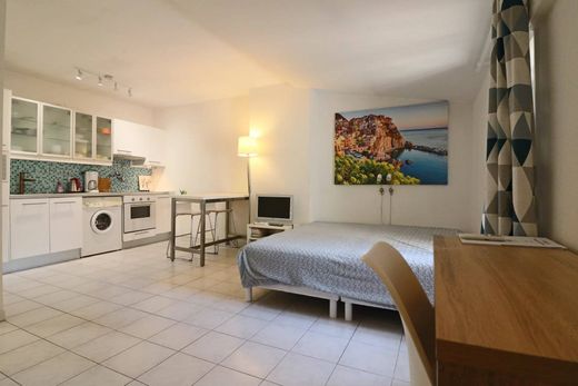 Apartment / Etagenwohnung in Cannes, Alpes-Maritimes