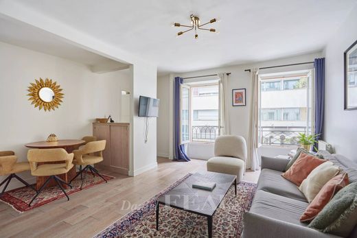 Apartment in Tour Eiffel, Invalides – Ecole Militaire, Saint-Thomas d’Aquin, Paris