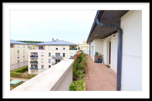 Apartament w Saint-Cyr-l'Ecole, Yvelines