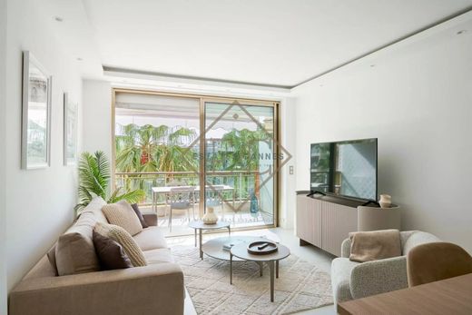 Apartment / Etagenwohnung in Cannes, Alpes-Maritimes