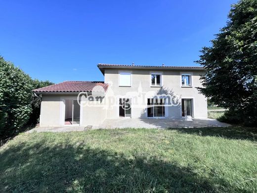 Luxe woning in Saint-Germain-Nuelles, Rhône