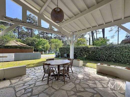 Luxury home in Lège-Cap-Ferret, Gironde