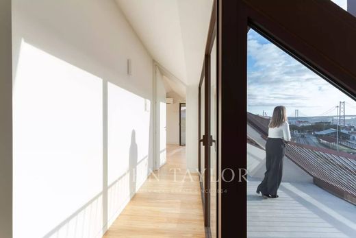 Apartment in Alcântara, Almada