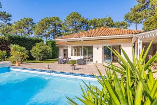 Luxury home in Pyla sur Mer, Gironde