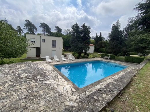 منزل ﻓﻲ Berre-les-Alpes, Alpes-Maritimes