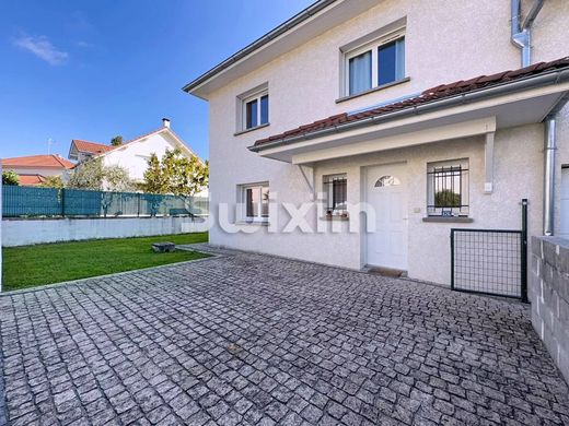 Luxury home in Saint-Genis-Pouilly, Ain