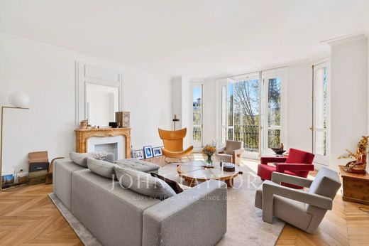Apartment / Etagenwohnung in Tour Eiffel, Invalides – Ecole Militaire, Saint-Thomas d’Aquin, Paris