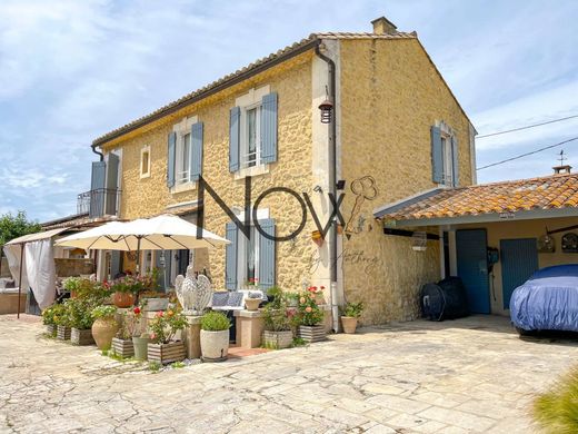 Rural or Farmhouse in L'Isle-sur-la-Sorgue, Vaucluse