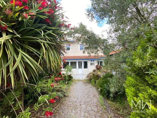 Villa in Lège-Cap-Ferret, Gironde